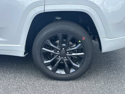 New 2026 Jeep Grand Cherokee Limited AWD/4WD image 18