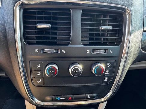 Used 2016 Dodge Grand Caravan American Value Package w/ UConnect Hands-Free Group image 47
