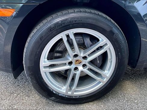 Used 2022 Porsche Macan w/ Premium Package Plus AWD/4WD image 11