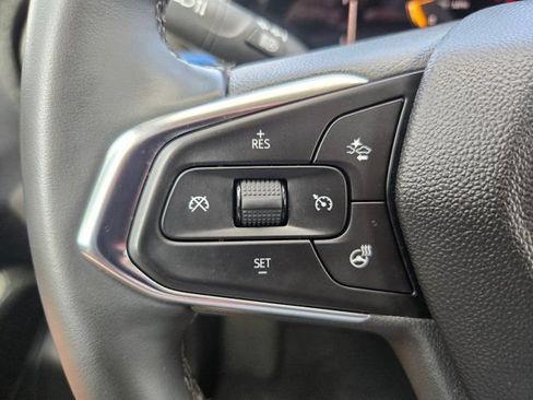 Used 2025 Chevrolet Trax LT w/ LT Convenience Package FWD image 20