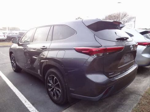 Certified 2023 Toyota Highlander LE image 5