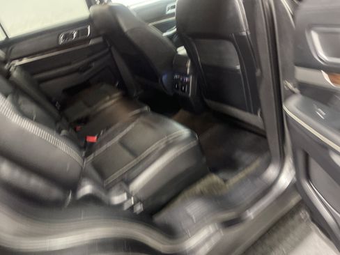 Used 2016 Ford Explorer Platinum image 22