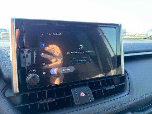 Used 2025 Toyota RAV4 SE image 28