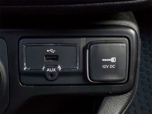 Used 2023 Jeep Renegade Latitude image 21