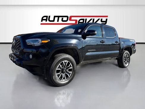 Used 2022 Toyota Tacoma TRD Sport w/ Technology Package image 3