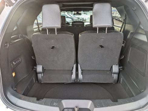 Used 2018 Ford Explorer Platinum AWD/4WD image 8