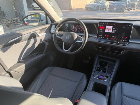 Used 2026 Volkswagen Tiguan SE AWD/4WD image 35