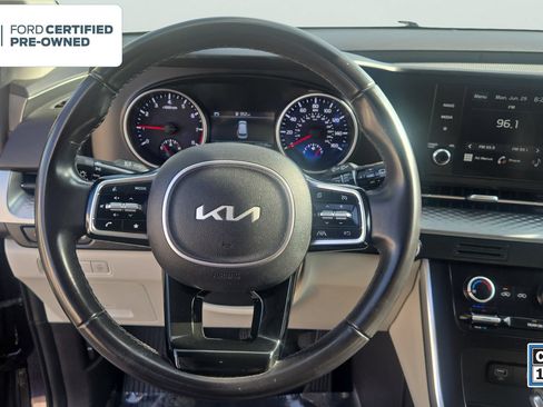 Used 2023 Kia Carnival LX FWD image 11