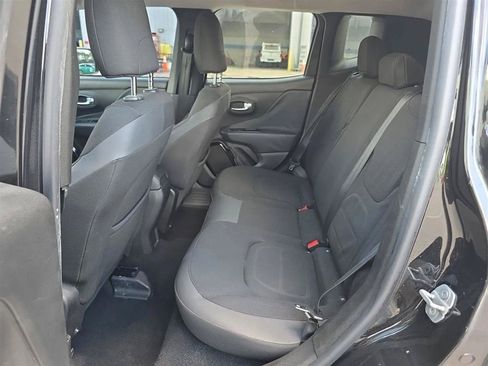 Used 2017 Jeep Renegade Altitude FWD image 19