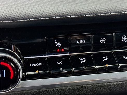 Used 2025 Chevrolet Equinox LT w/ Convenience Package II image 21