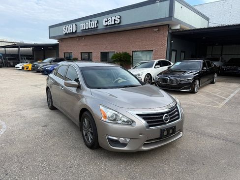 Used 2015 Nissan Altima 2.5 S w/ Power Driver Seat Package FWD image 2