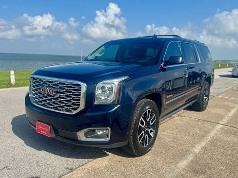 Used 2019 GMC Yukon XL Denali w/ Denali Ultimate Package image 4