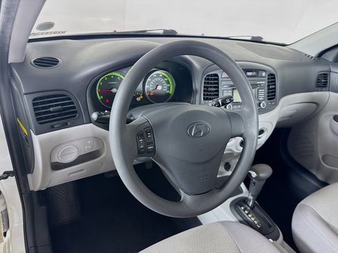 Used 2009 Hyundai Accent GLS w/ Premium Pkg 6 FWD image 8
