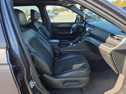 Used 2023 Jeep Grand Cherokee L Laredo image 10