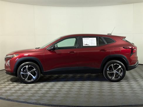 Used 2024 Chevrolet Trax RS w/ Driver Confidence Package image 3