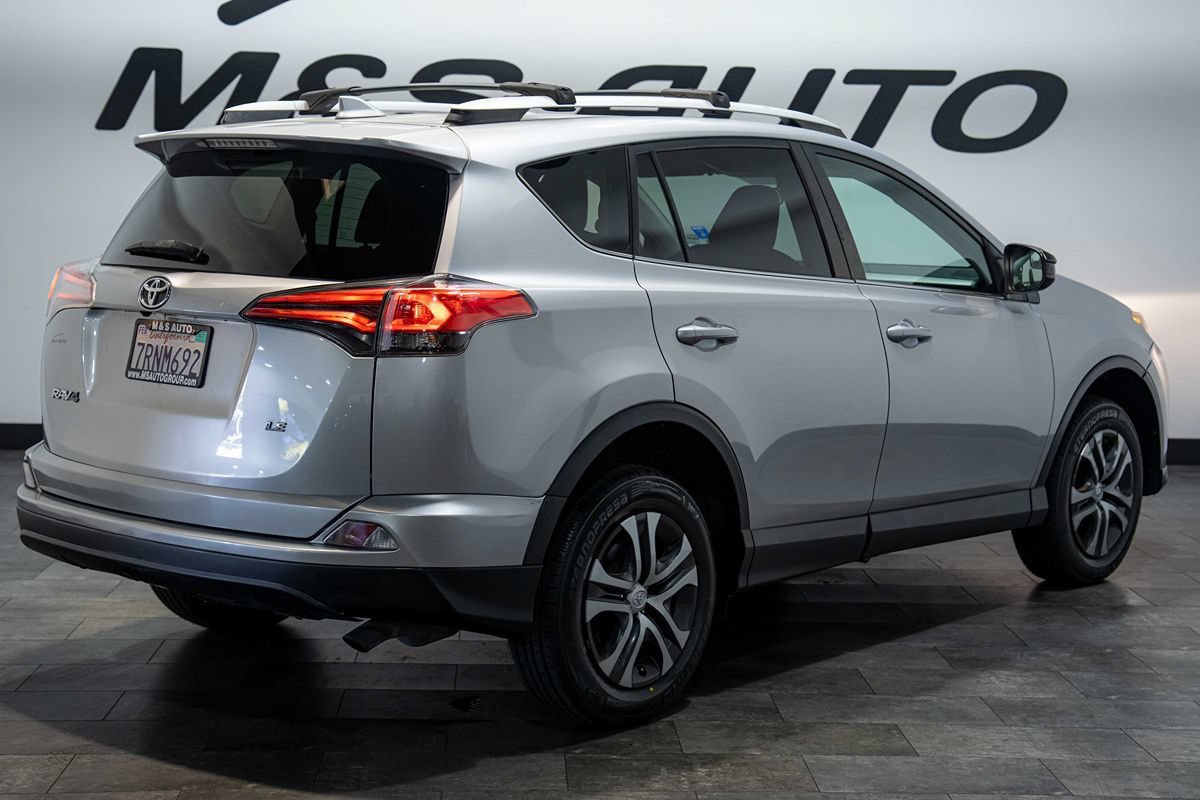 Used 2016 Toyota RAV4 LE FWD image 2