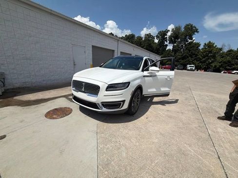 Used 2020 Lincoln Nautilus Reserve w/ Equipment Group 201A FWD image 2