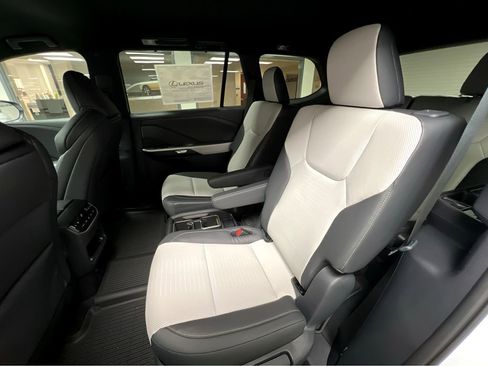 New 2026 Lexus TX 500h AWD image 19