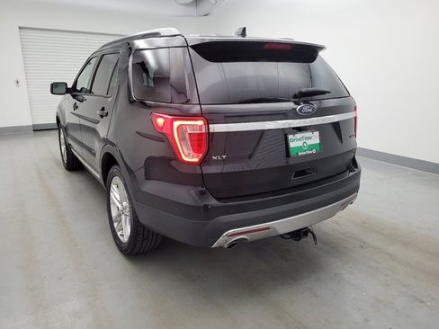 Used 2017 Ford Explorer XLT w/ Equipment Group 201A AWD/4WD image 5