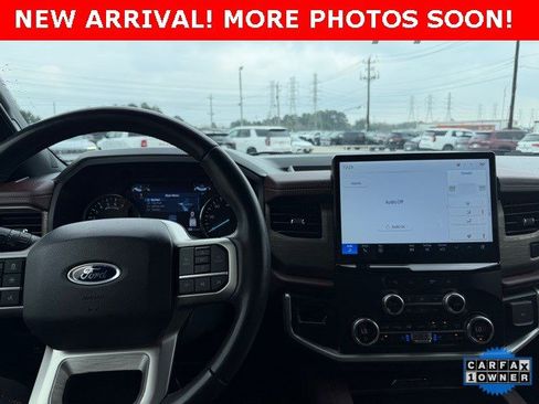 Used 2024 Ford Expedition Limited image 7