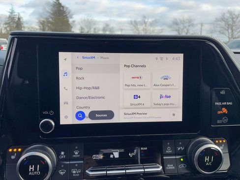 Used 2024 Toyota Highlander XSE image 29