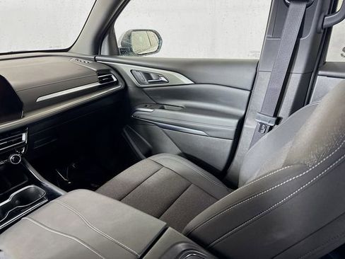 Used 2024 Chevrolet Traverse LT image 24