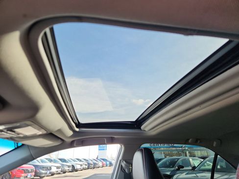 Used 2017 Toyota Camry LE image 28