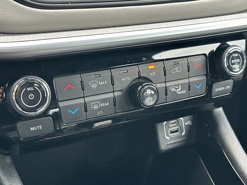 Used 2025 Jeep Compass Limited AWD/4WD image 21