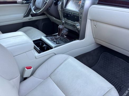 Used 2019 Lexus GX 460 image 17