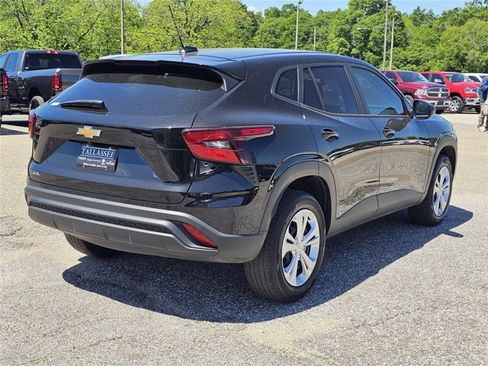 Used 2026 Chevrolet Trax LS FWD image 18