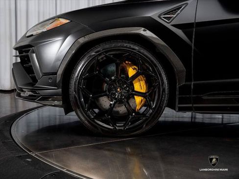 Used 2024 Lamborghini Urus Performante AWD/4WD image 10