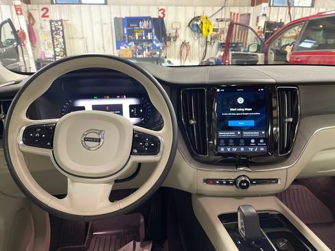 Certified 2023 Volvo XC60 B5 Plus w/ Climate Package AWD/4WD image 18