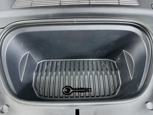 Used 2023 Tesla Model Y Long Range image 31