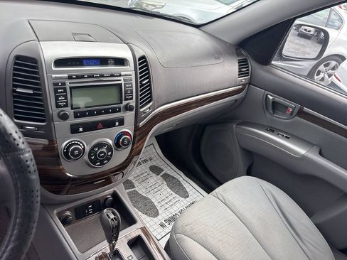 Used 2010 Hyundai Santa Fe GLS FWD image 14