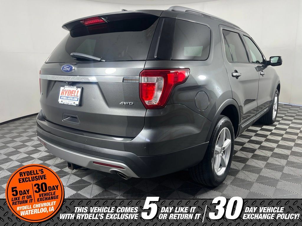 Used 2017 Ford Explorer XLT w/ Equipment Group 202A AWD/4WD image 4