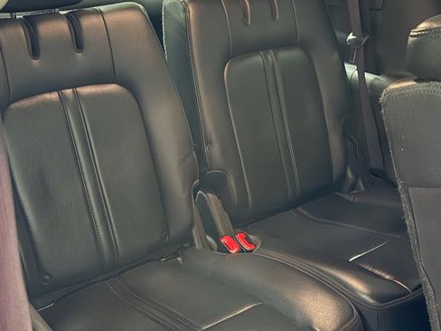 Used 2013 Lincoln MKT AWD image 10