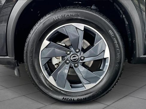 Used 2024 Nissan Rogue SV image 11