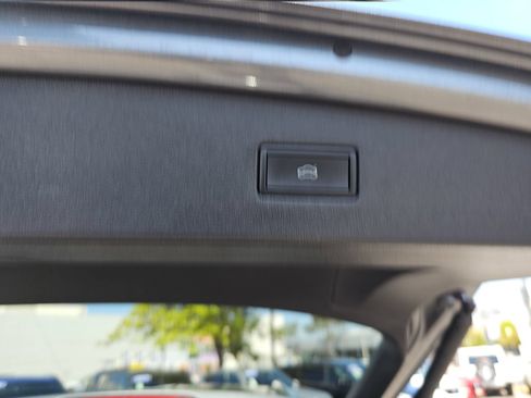 Used 2022 Volkswagen Tiguan SE FWD image 15