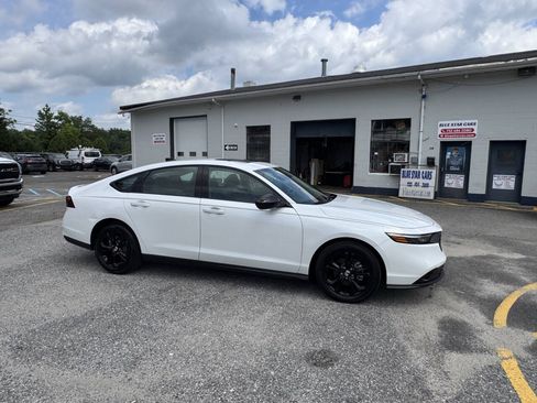 Used 2025 Honda Accord SE image 6