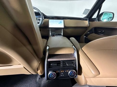 Used 2025 Land Rover Range Rover SE AWD/4WD image 33