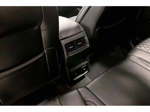 Used 2024 Ford Edge Titanium image 34