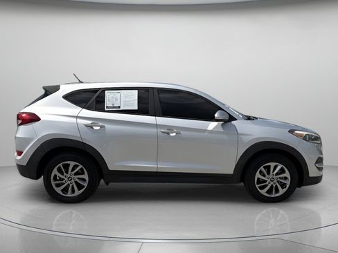 Used 2018 Hyundai Tucson SE FWD image 2