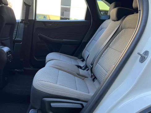 Used 2022 Ford Escape SE FWD image 36