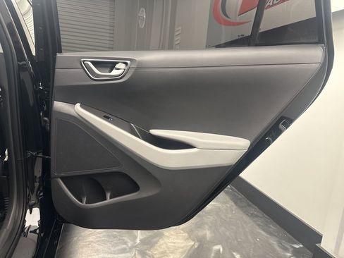 Used 2022 Hyundai Ioniq SE image 12