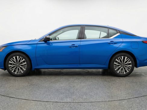 Used 2025 Nissan Altima 2.5 SV image 5