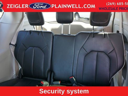 Used 2024 Chrysler Pacifica Limited FWD image 13