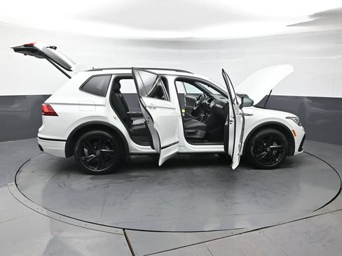 Used 2024 Volkswagen Tiguan SE R-Line FWD image 52
