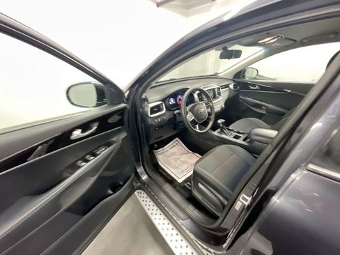 Used 2019 Kia Sorento LX image 10