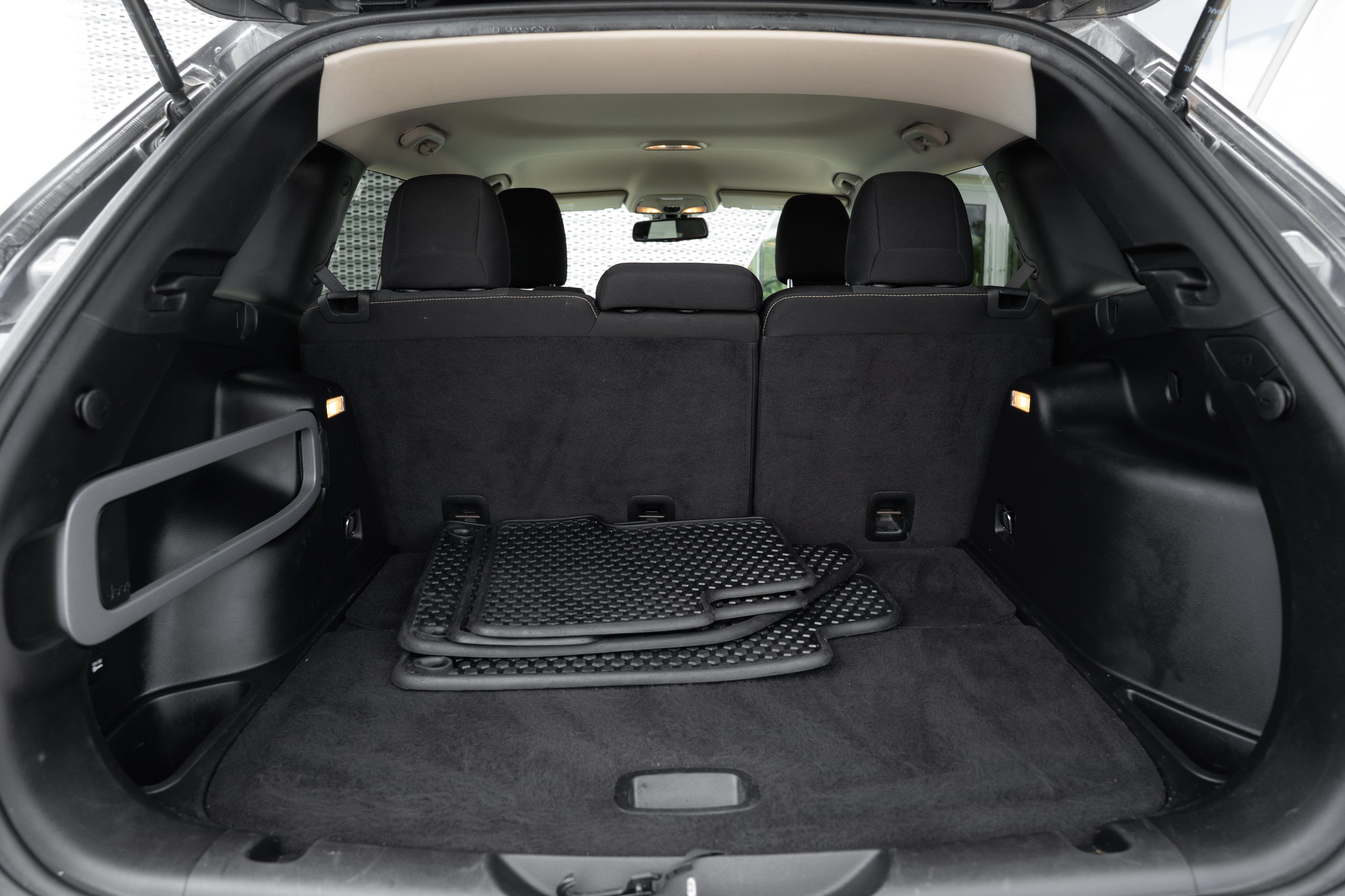 Used 2016 Jeep Cherokee Latitude w/ Cold Weather Group FWD image 24