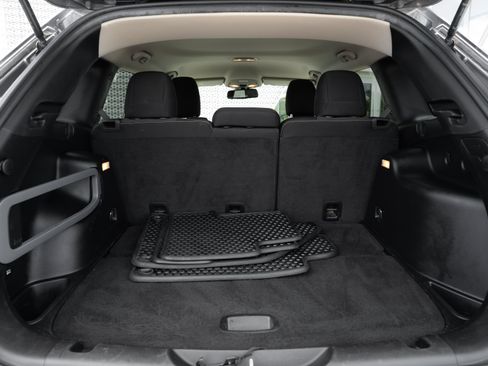 Used 2016 Jeep Cherokee Latitude w/ Cold Weather Group FWD image 24